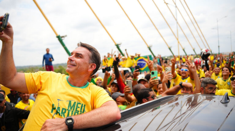‘Lula vai querer se vingar do povo do Pará’, diz Flávio Bolsonaro em Marabá