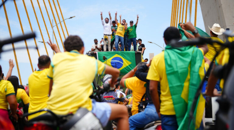 Flávio Bolsonaro propõe regularização fundiária e conclusão de pontes no Pará