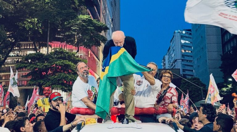 ‘Lula, eu acredito’: presidente cita viradas do Atlético em discurso em BH