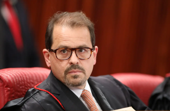 Minstro do TSE barra suspensão de ‘Exército do Lula’ sem aval do Plenário