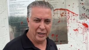 Álvaro Damião promete identificar vândalo que pichou a esquina do Clube da Esquina, em BH. (Foto: Reprodução/Instagram/Álvaro Damião)