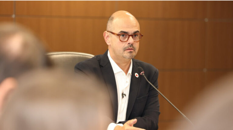 ‘Temos que ficar livres do governo federal’, diz Mateus Simões sobre déficit de Minas