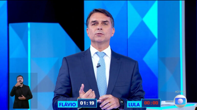 ‘As pessoas estão parcelando pizza em seis vezes’, diz Flávio a Lula