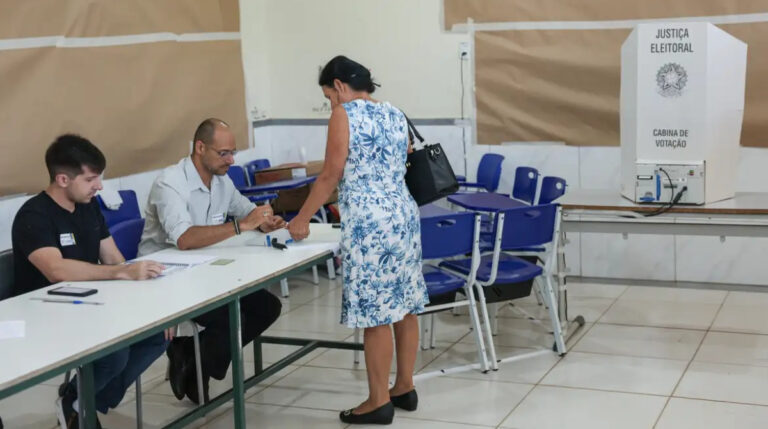 Voto de idosos e pessoas com deficiência no 2º turno; veja o que a lei garante