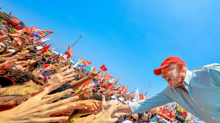 Em último ato de campanha, Lula agradece apoiadores: ‘Agradecer ao povo brasileiro’.