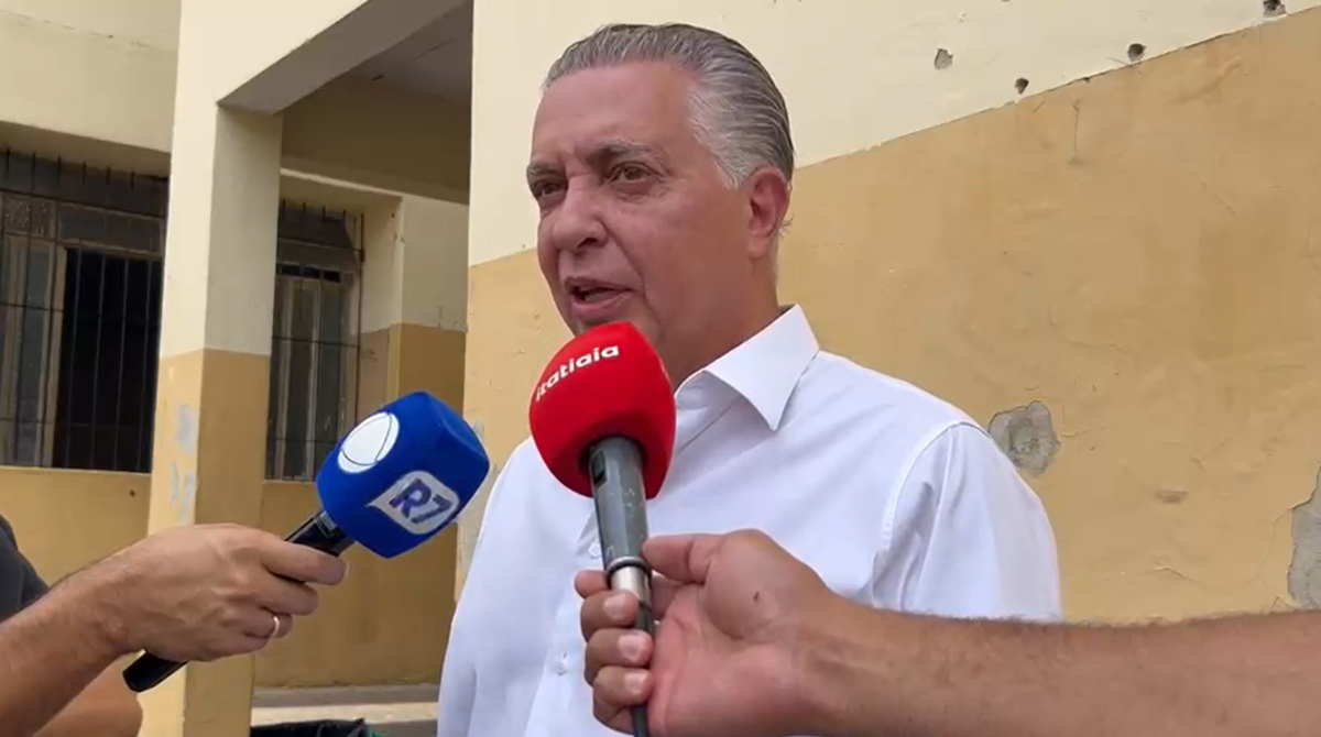 álvaro damião dando entrevista à imprensa