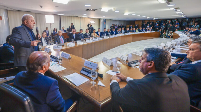 Eleições 2026: 13 governadores conseguem reeleição e seis são derrotados