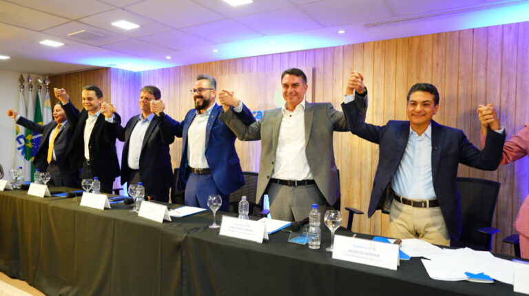 Partidos aliados de Flávio reconhecem vitória de Lula e rejeitam anulação da eleição