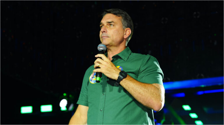 Flávio Bolsonaro tem maior votação da história entre candidatos derrotados