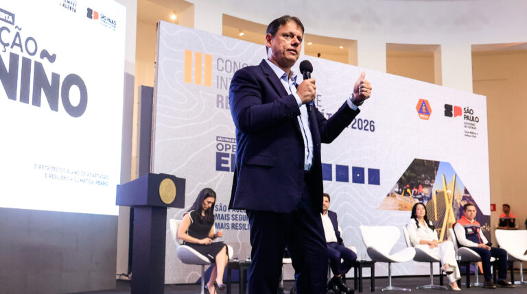 Tarcísio projetou vitória de Flávio por 6 milhões de votos, mas Lula venceu por 4,4 milhões