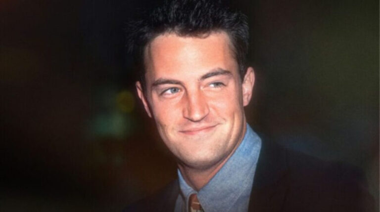 matthew perry sorrindo