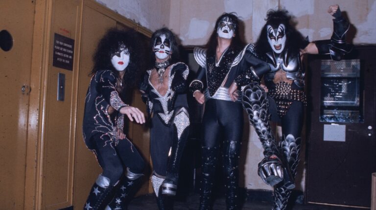 Documentário com bastidores de sua turnê de despedida é anunciado pelo KISS para novembro. (Foto: Instagram/Kissonline)
