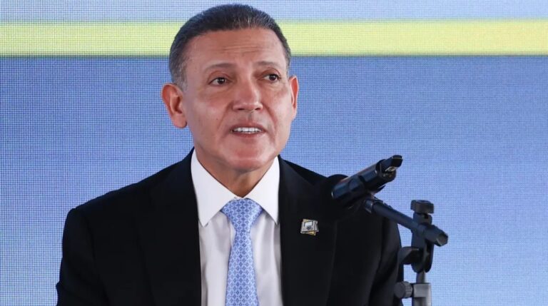 Nunes Marques dá dez dias para PGR se manifestar sobre revisão criminal de Bolsonaro