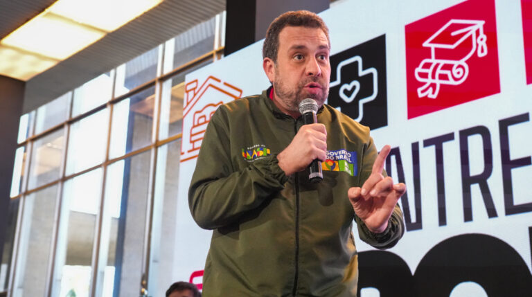 Boulos diz que saída de Flávio Bolsonaro não muda combate à violência política