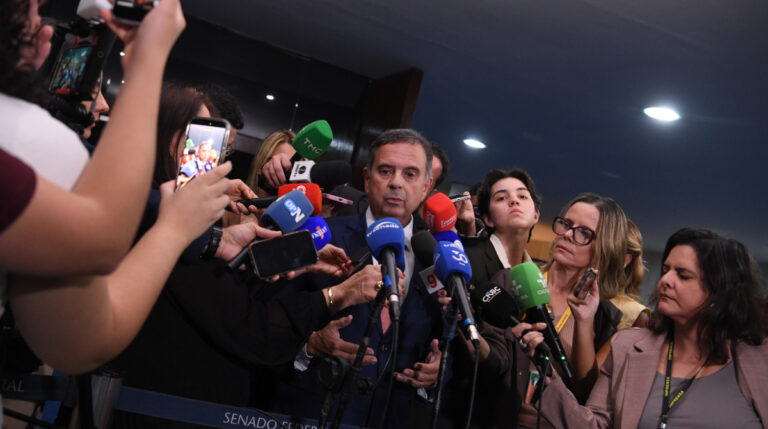 ‘Não há prova’, Roberto Marinho contraria alegação de fraude de Flávio Bolsonaro