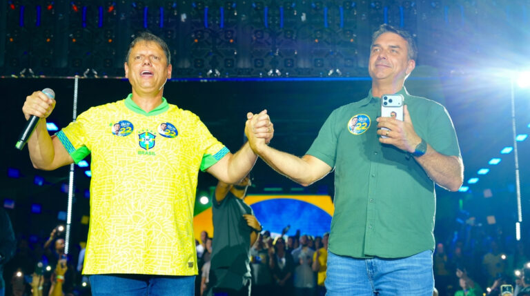 Tarcísio diz que ‘entende indignação’ de Flávio, mas cobra respeito às urnas após carta enviada dos EUA
