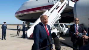 Ao comentar a eleição no Brasil, Trump criticou o pleito, mas disse ter mantido neutralidade após pedido de Lula. (Foto: WhiteHouse)